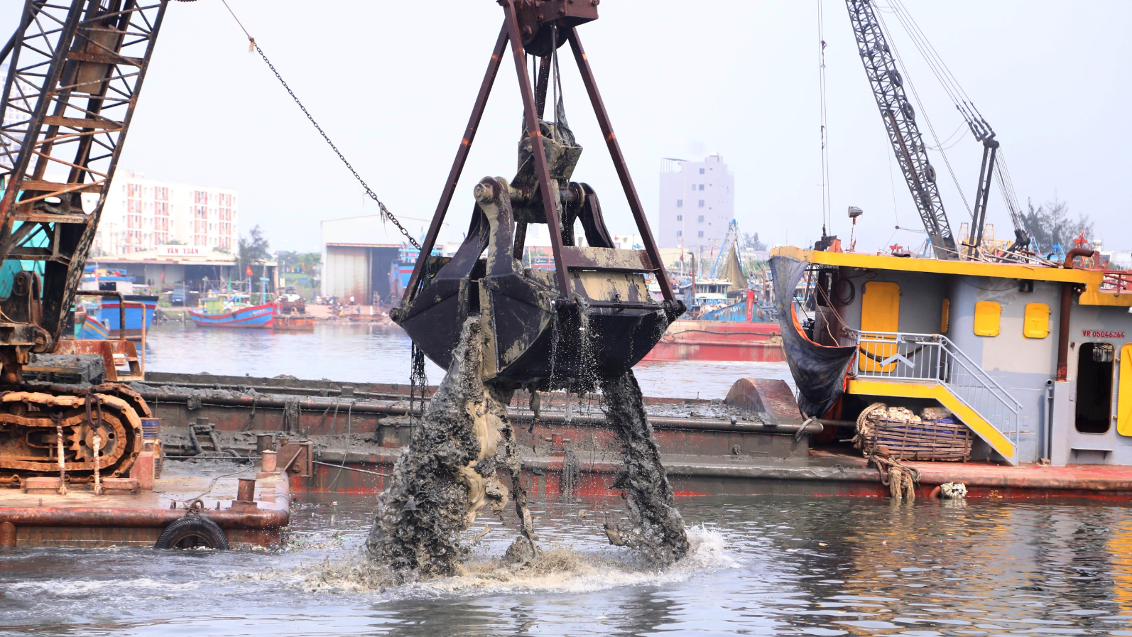 Hạn chế giao thông thủy trên tuyến kênh Quản Lộ - Phụng Hiệp- Ảnh 1.