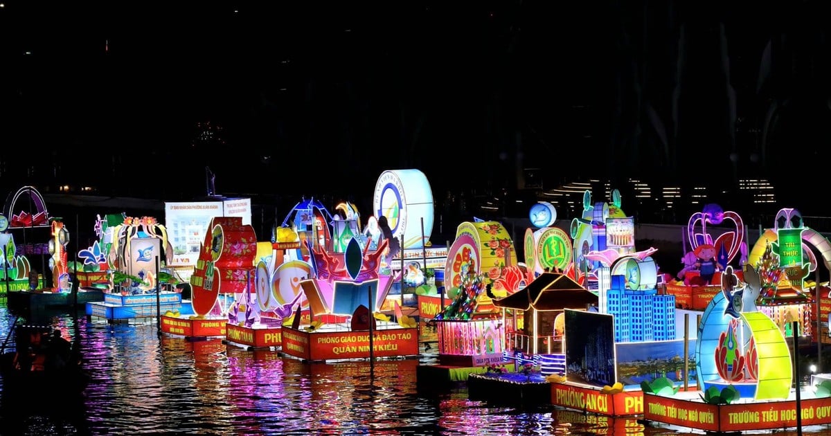 Visit Can Tho to enjoy "Tourism Festival - Ninh Kieu Lantern Night"