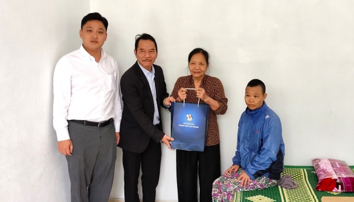 Donating a house of gratitude to the family of Agent Orange victims