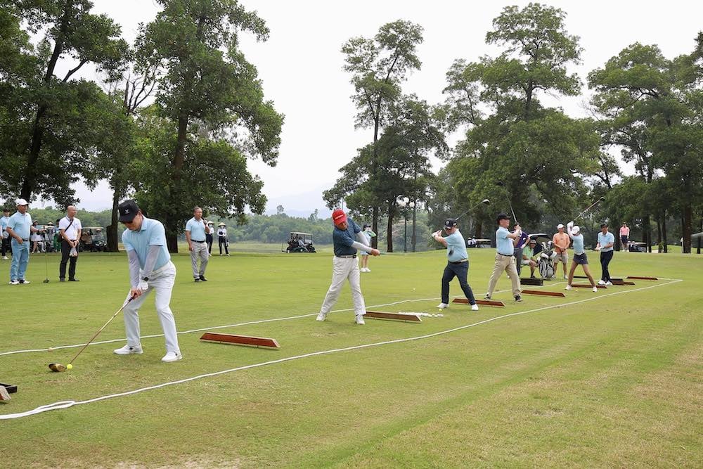 Investissement dans l'organisation d'un tournoi de golf caritatif annuel pour les enfants vietnamiens photo 2