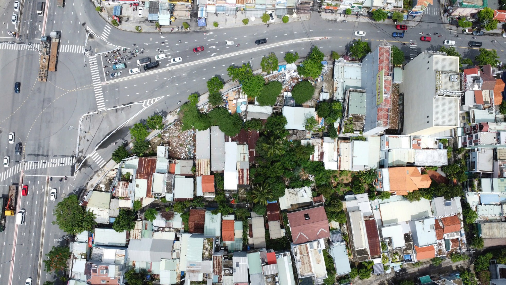 Uncertainty over 'collapsed building' in the middle of a livable city photo 1