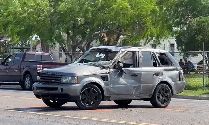 Das Auto, das den Unfall am Morgen des 7. Mai am Unfallort in Brownsville, Texas, verursachte. Foto: AP