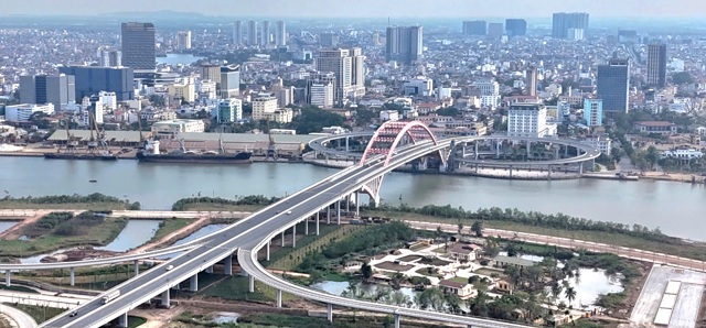 يربط الجسر مدينة هاي فونج مع ثوي نجوين. تصوير تيان باو 