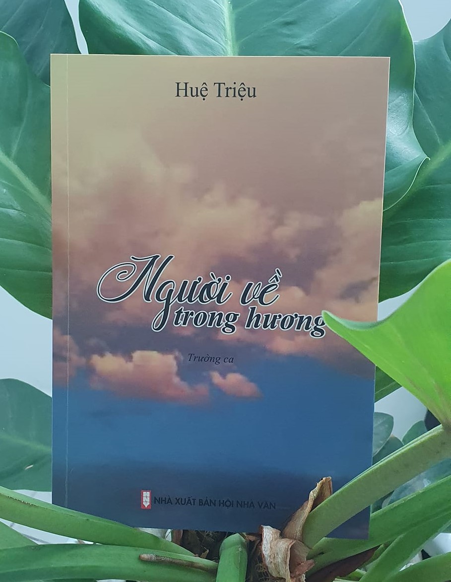 Nhà thơ Huệ Triệu 'neo giữ ký ức của người thương'  - Ảnh 4.