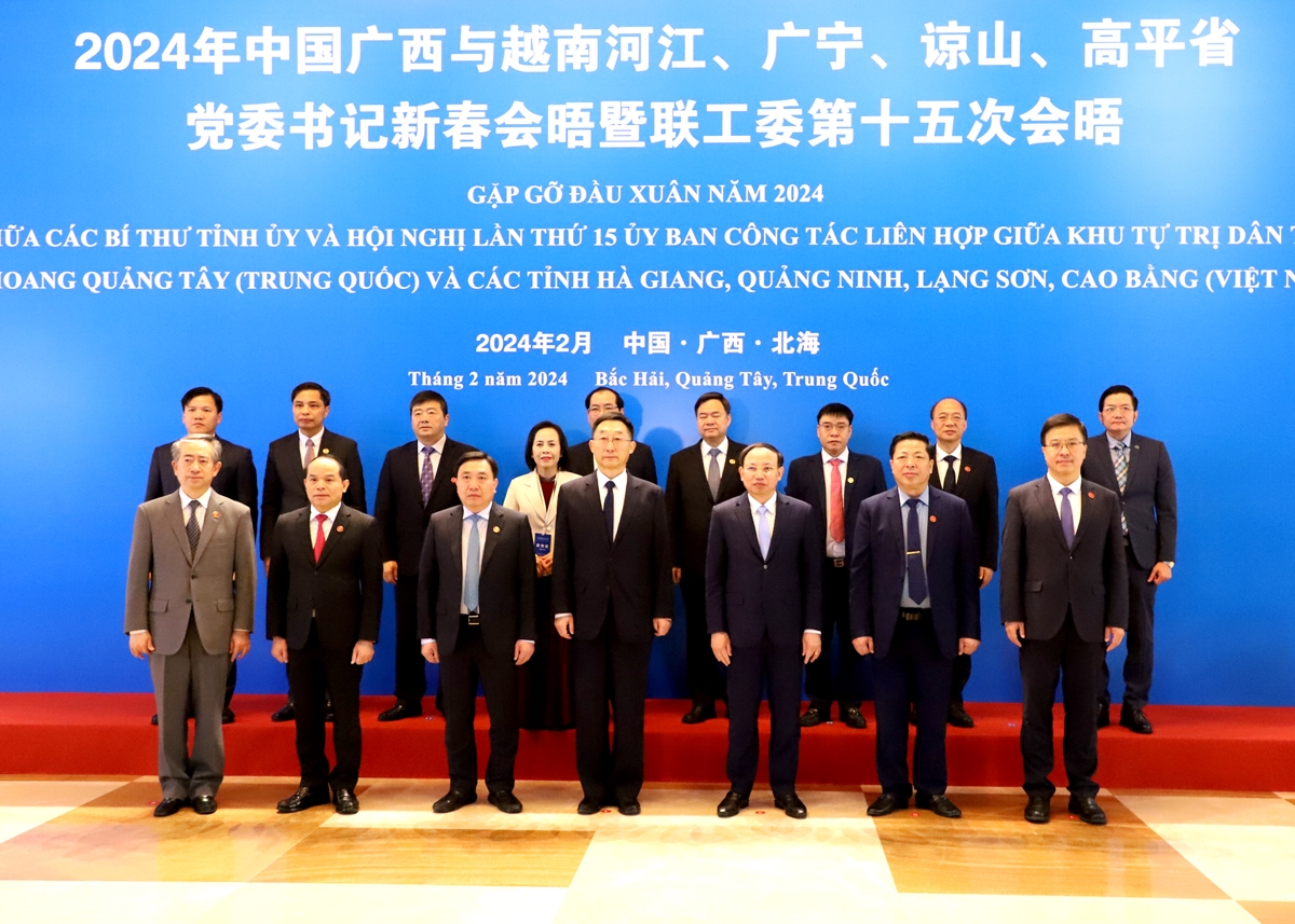 Reunión de principios de primavera entre los secretarios de los Comités provinciales del Partido de Ha Giang, Quang Ninh, Lang Son y Cao Bang (Vietnam) y el secretario del Comité del Partido de la Región Autónoma Zhuang de Guangxi (China) -0