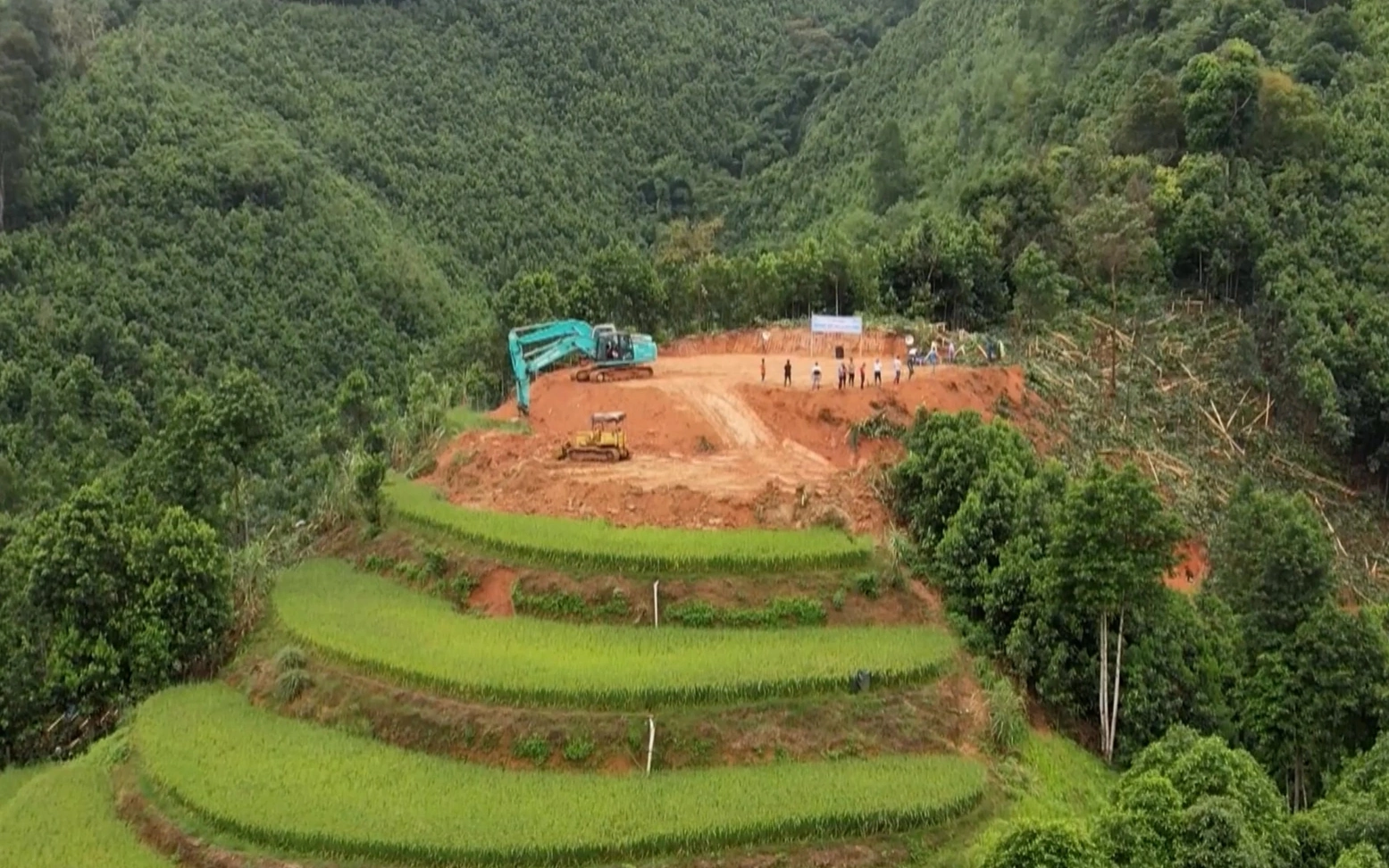 Début des travaux de reconstruction du village de Nu et du hameau de Kho Vang après une crue éclair historique