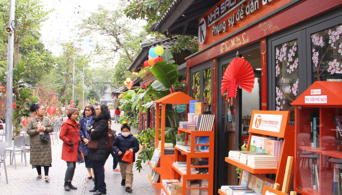 กรุงฮานอยมีถนนหนังสือฤดูใบไม้ผลิและฤดูร้อนเพิ่มอีกแห่งเพื่อให้บริการประชาชน