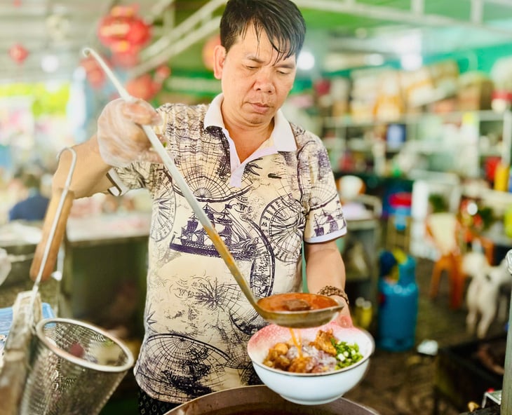 Khách vượt đường xa trong ngày để ăn bánh canh tôm tít Cây Bàng ở Cần Giờ - Ảnh 8.