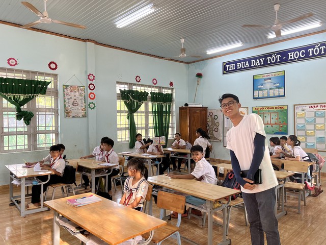 Câu chuyện thành công của nam sinh làm việc cho 3 tổ chức phi chính phủ - Ảnh 3.