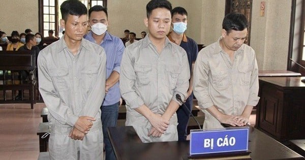 Nhóm bị cáo là cựu công an, bác sĩ lãnh án tù vì đánh bạc