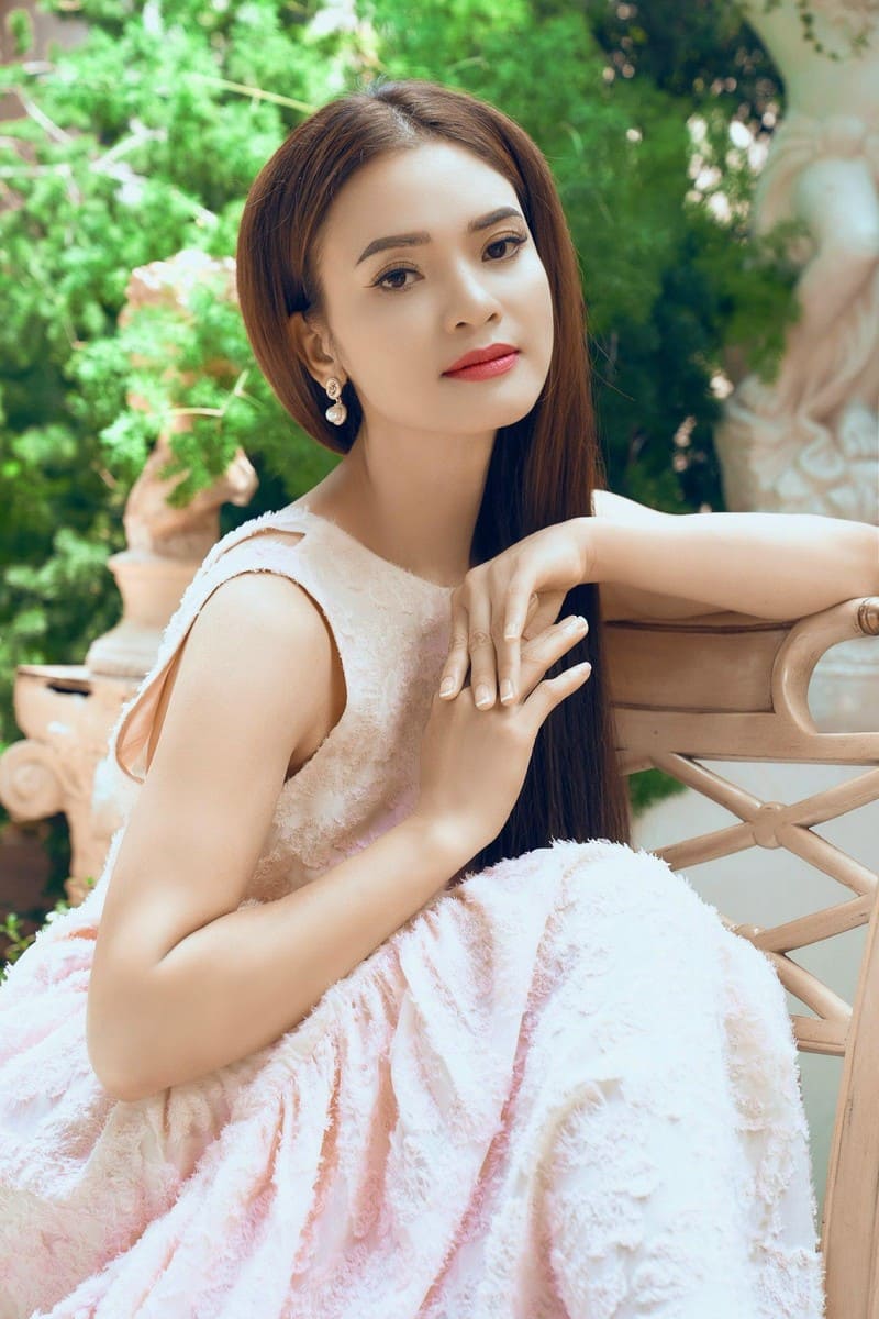 가수 팜 프엉 타오는 41세라는 어린 나이에 '인민예술가' 칭호를 받았습니다. 사진: 페이스북 캐릭터