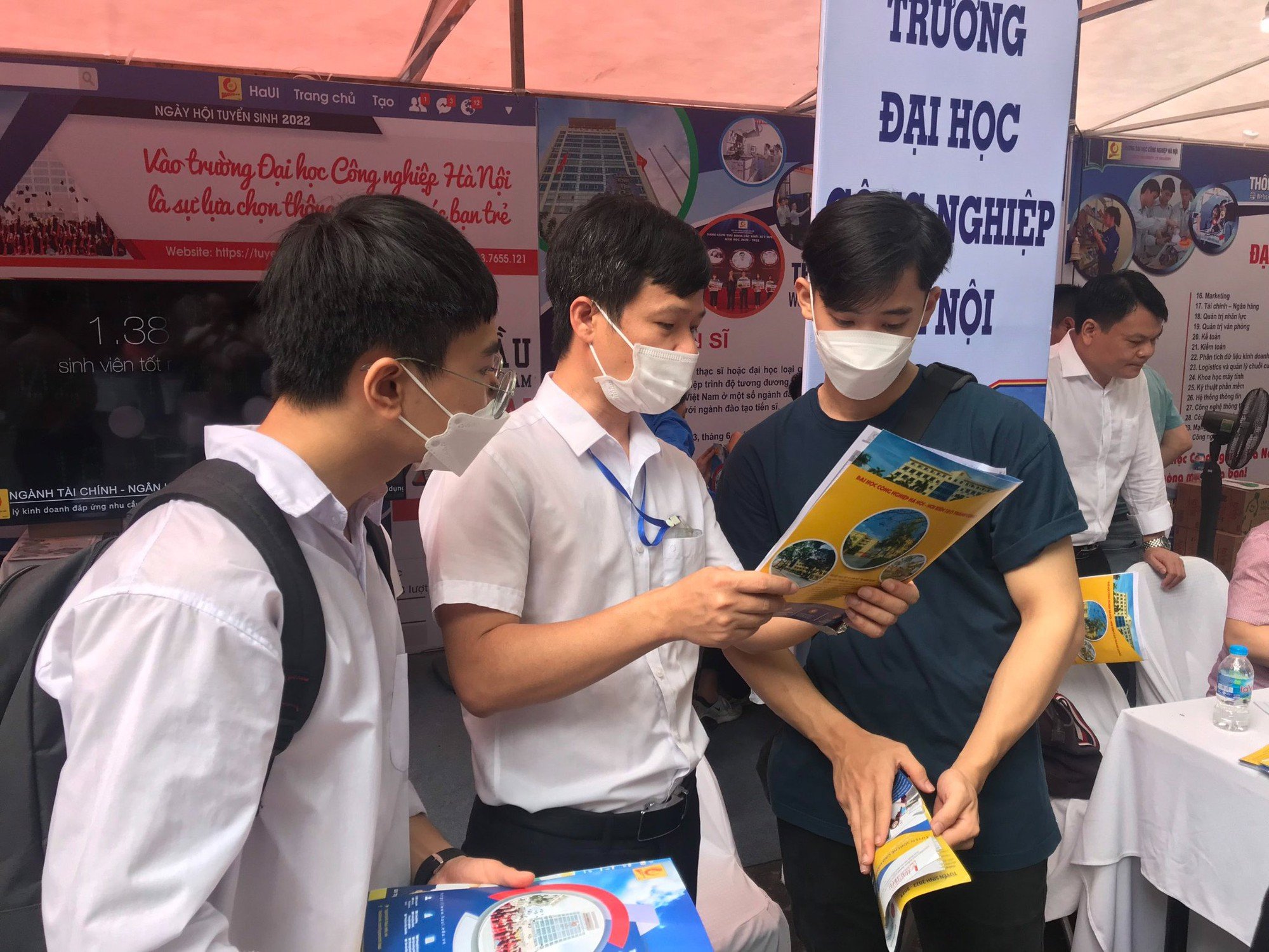 Không còn hộ khẩu, xác định khu vực của thí sinh thế nào khi xét tuyển ĐH? - Ảnh 1.