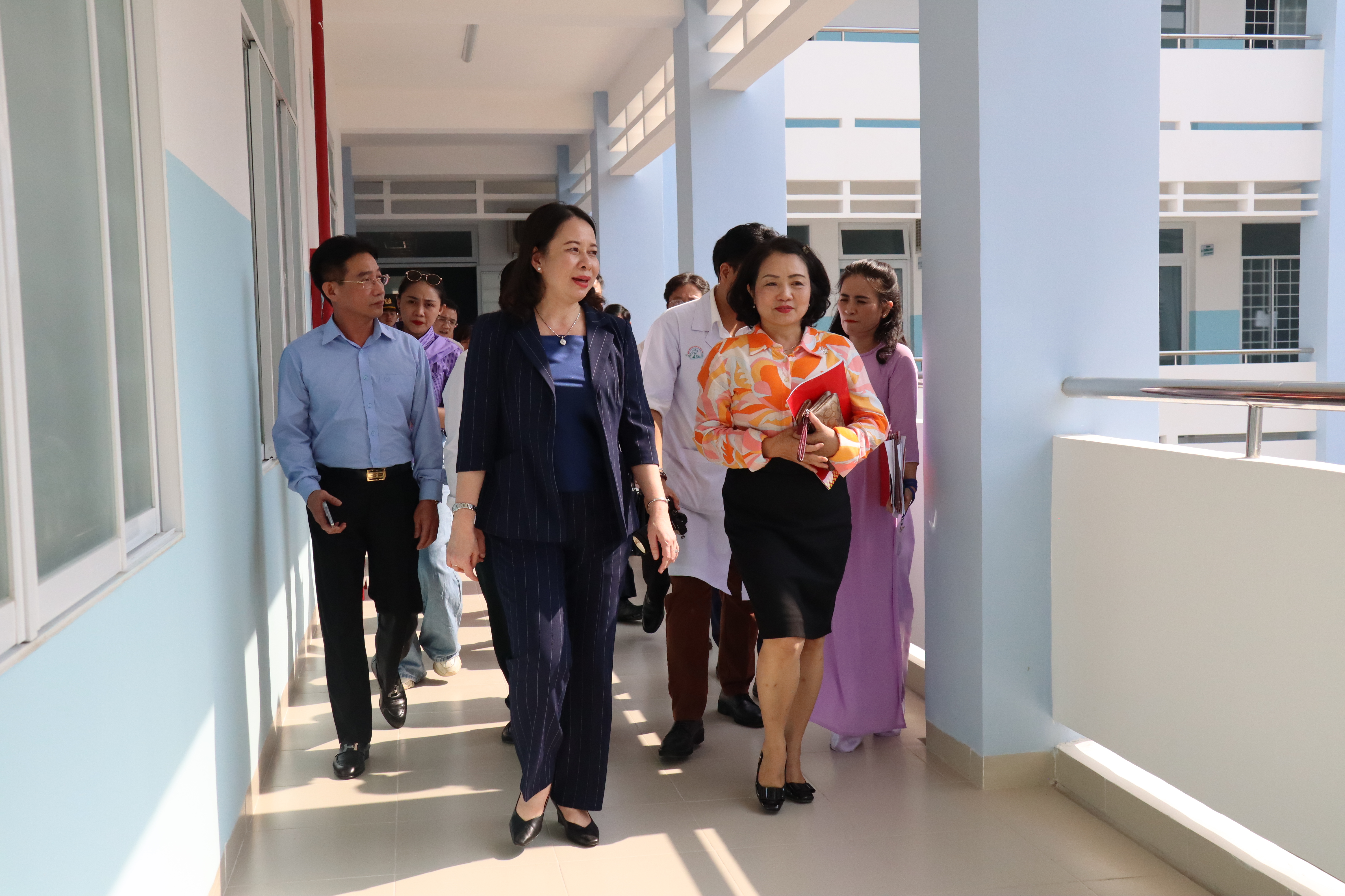 Vice President Vo Thi Anh Xuan visits facilities at Khanh Hoa Provincial Oncology Hospital