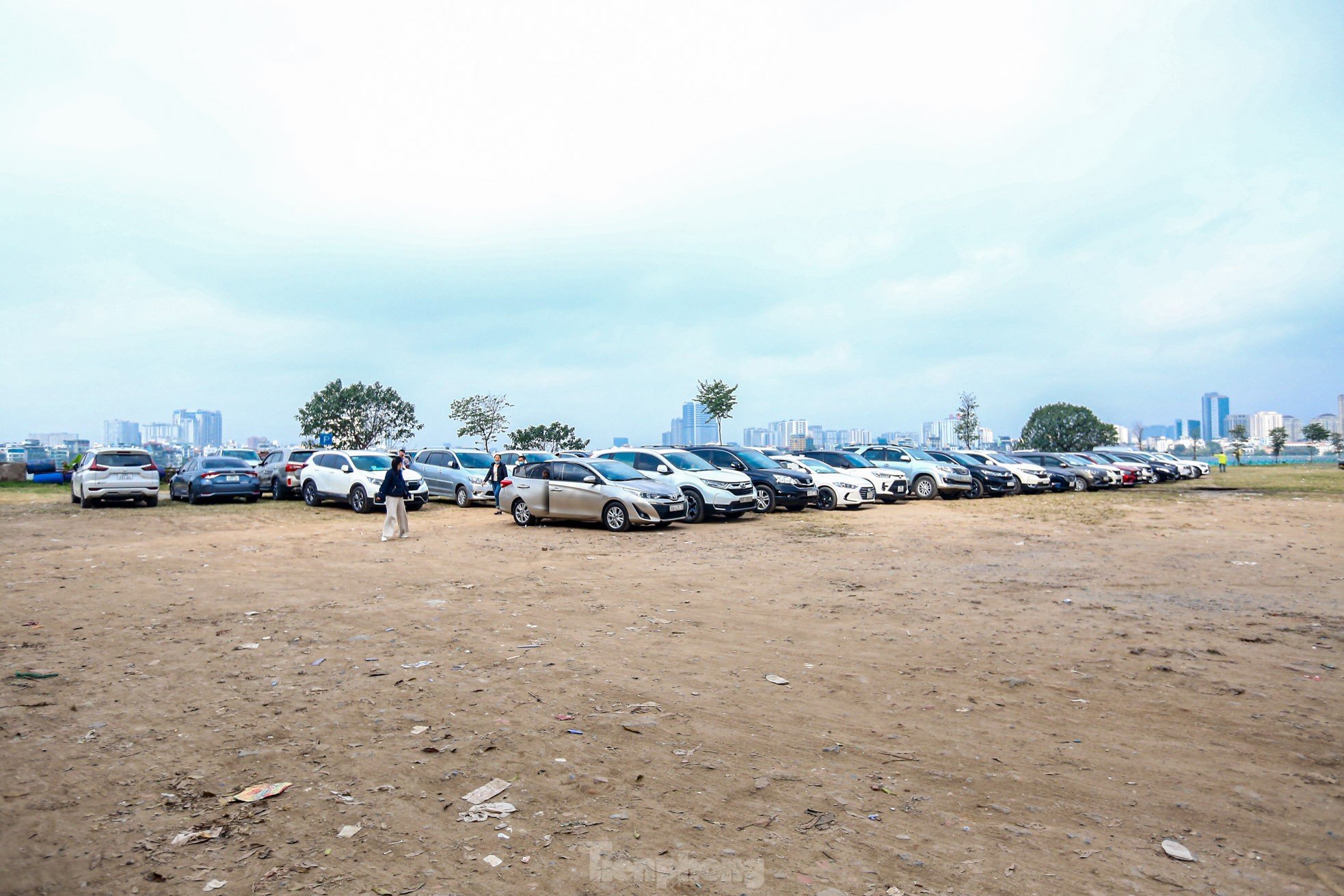 Cashless parking fee collection, no more waiting for hours at Tay Ho Palace festival on Tet holiday photo 11