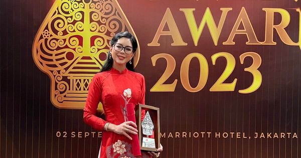 Mme Le Hong Thuy Tien a reçu le prix de la femme d'affaires de l'ASEAN lors de l'AWEN AWARD 2023