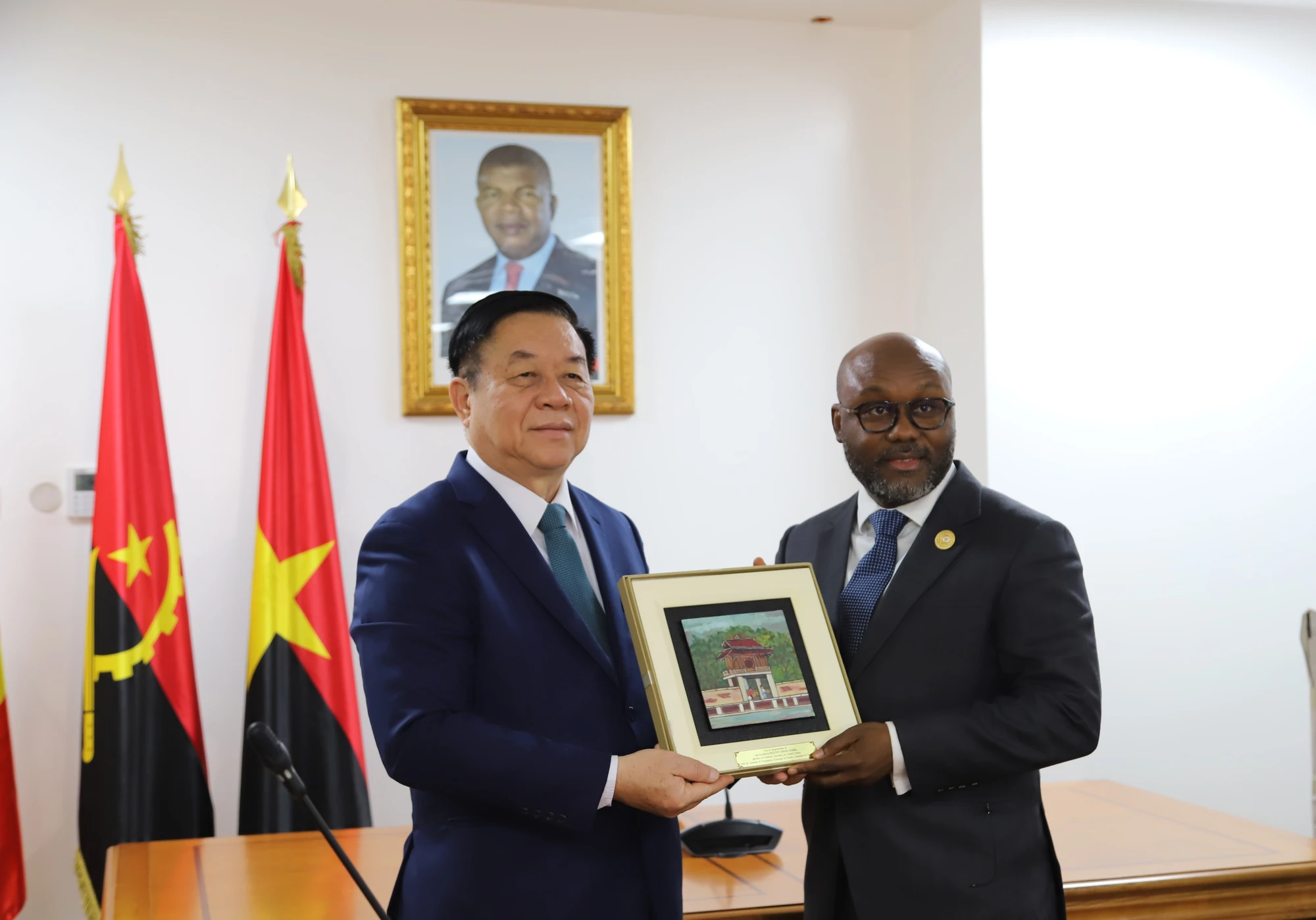 Head of the Central Propaganda Department visits and works in Angola photo 5