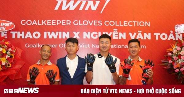 Vietnam national team goalkeeper finds new direction thanks to ball-catching gloves