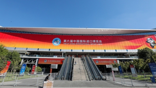 Deputy Prime Minister Tran Hong Ha attends the 6th China International Import Expo (CIIE) in Shanghai