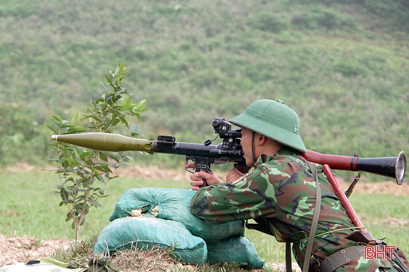 第841連隊が「歩兵小隊機動突撃」を訓練