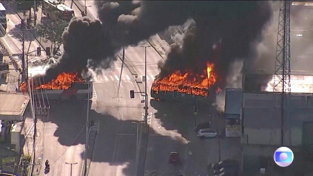 Brasil: Decenas de autobuses quemados en Río de Janeiro