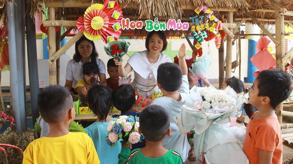 Grâce au bon travail de « Clever Mass Mobilization », l'école maternelle d'Anh Dao et les parents ont construit un espace où les enfants peuvent étudier, jouer et apprendre la vie.