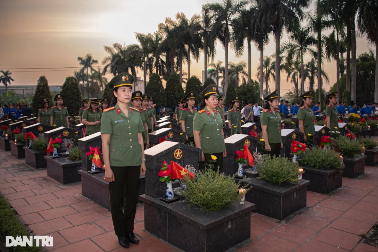 Bộ trưởng Quốc phòng Phan Văn Giang tri ân các anh hùng liệt sĩ tại Hà Nội - 5