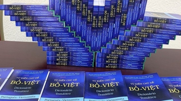 Le premier dictionnaire thématique portugais-vietnamien est publié