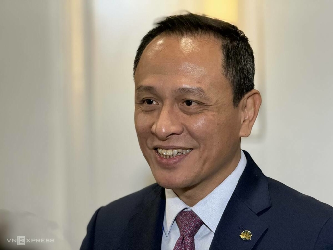 Vietnam Airlines CEO Le Hong Ha answers questions on the sidelines of the International Aviation Conference (IAS) on February 28. Photo: Anh Tu