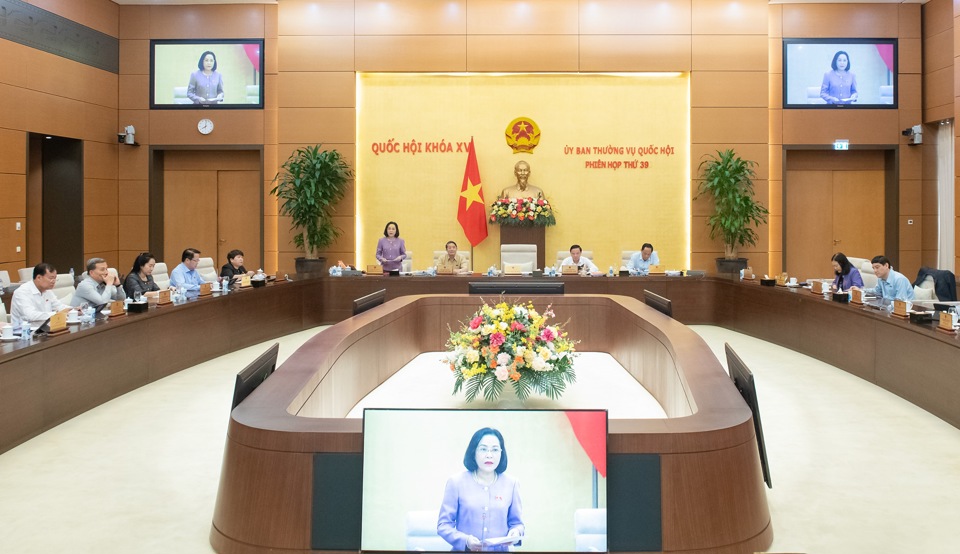 Den Vorsitz der Sitzung führte die stellvertretende Vorsitzende der Nationalversammlung, Nguyen Thi Thanh. Foto: Quochoi.vn