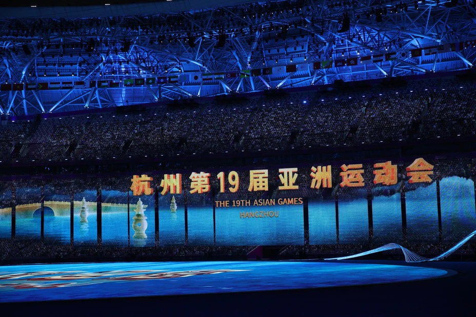Ấn tượng với lễ khai mạc ASIAD 19 rực rỡ màu sắc - Ảnh 2.