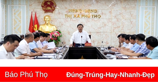 Phó Chủ tịch UBND tỉnh Phan Trọng Tấn làm với UBND thị xã Phú Thọ