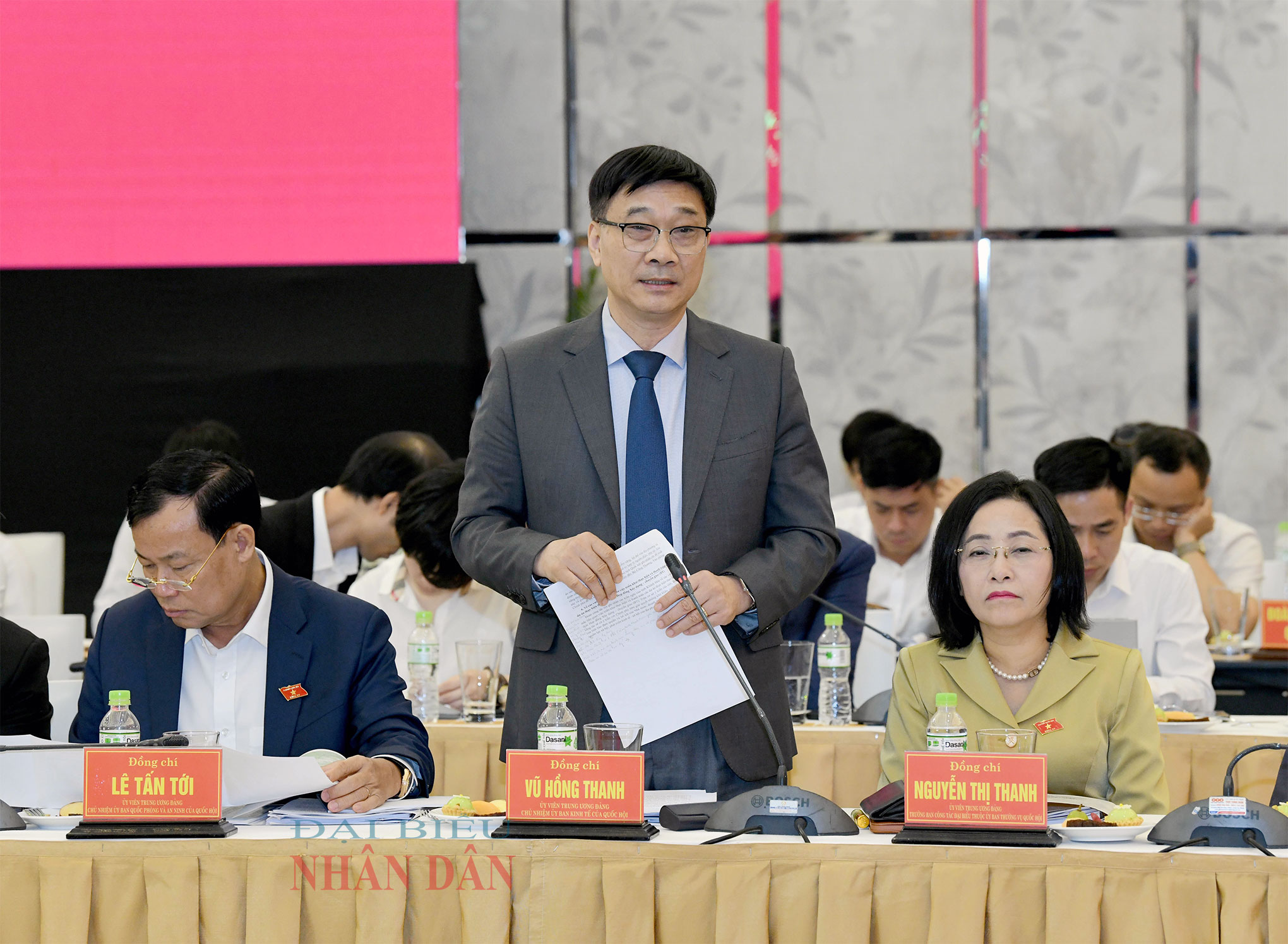 국회의장 Vuong Dinh Hue는 Khanh Hoa 성 당위원회 상임위원회와 협력합니다.