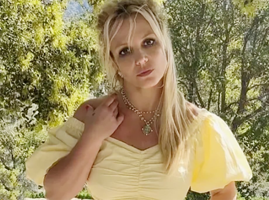Britney Spears bị gãy chân sau cãi vã với bạn trai