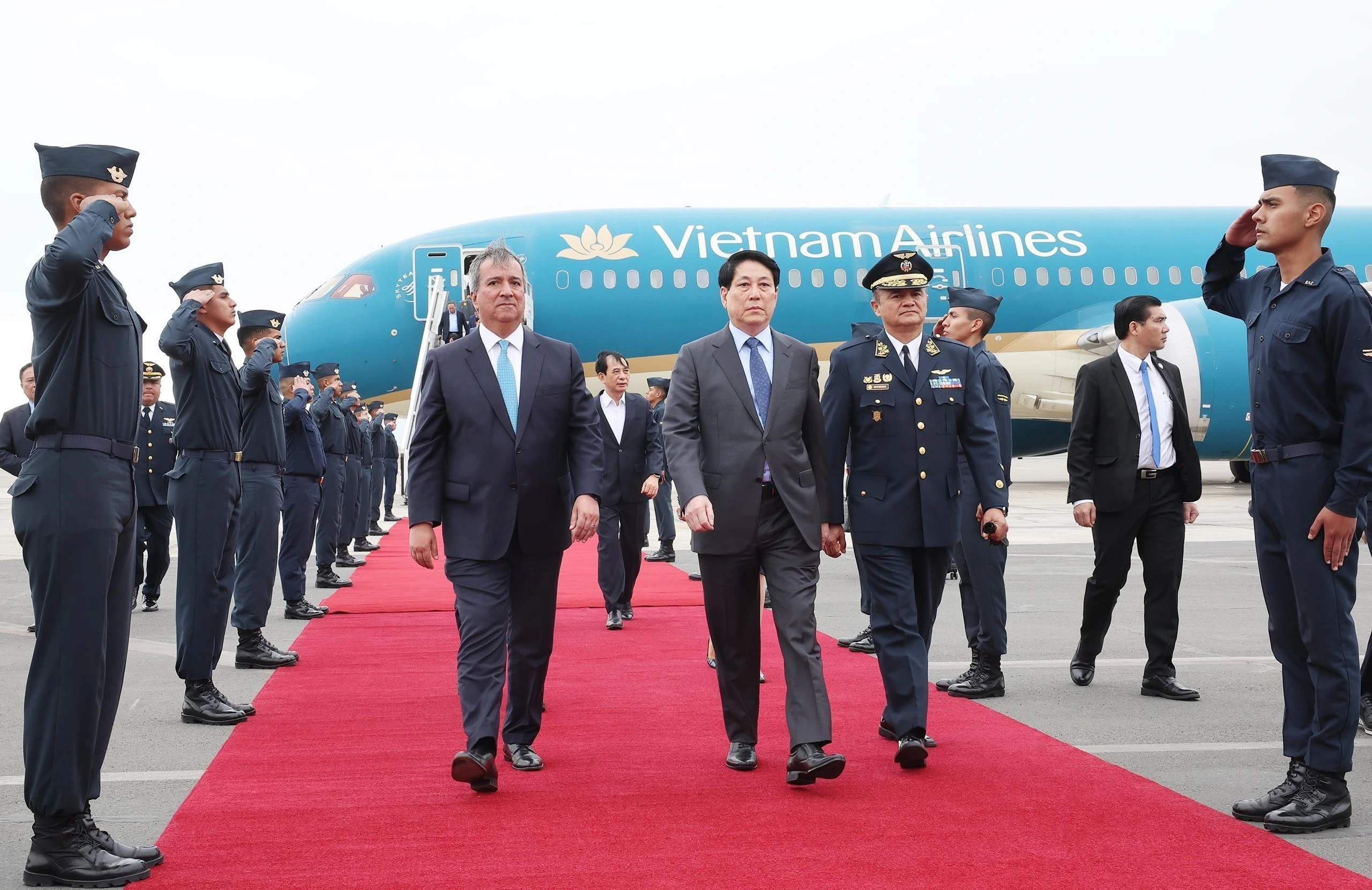 Präsident Luong Cuong beginnt offiziellen Besuch in Peru und nimmt an APEC teil