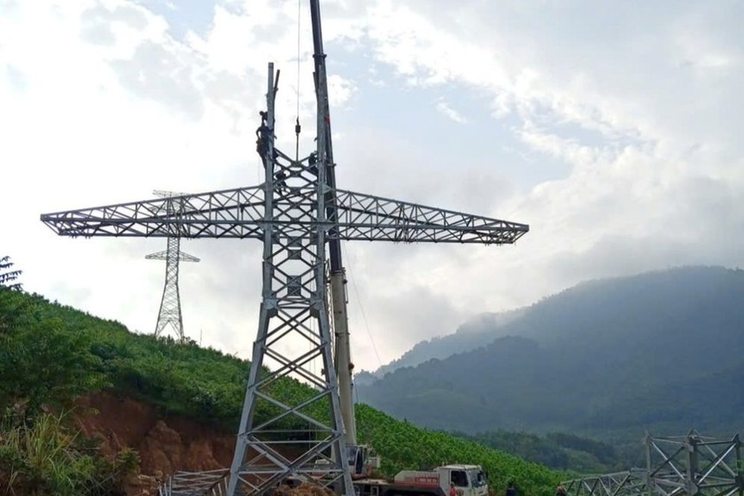 The 220kV Nam Sum – Nong Cong transmission line project strives to be completed in October 2024. (Photo: EVNNPT)