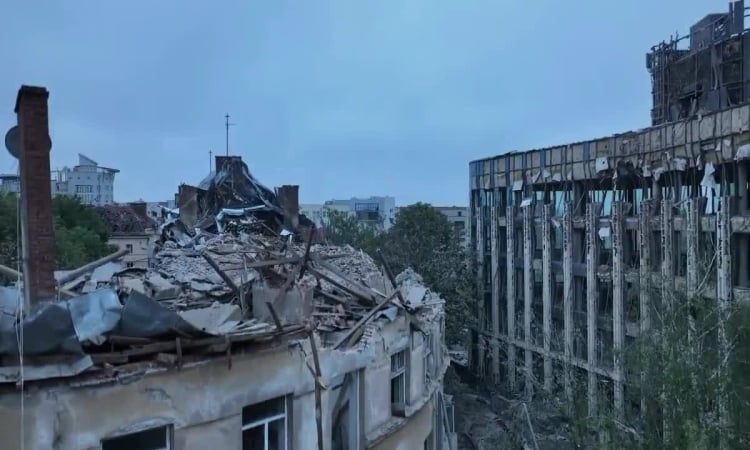 El señor Zelensky anunció que respondería después de la redada en Lviv.