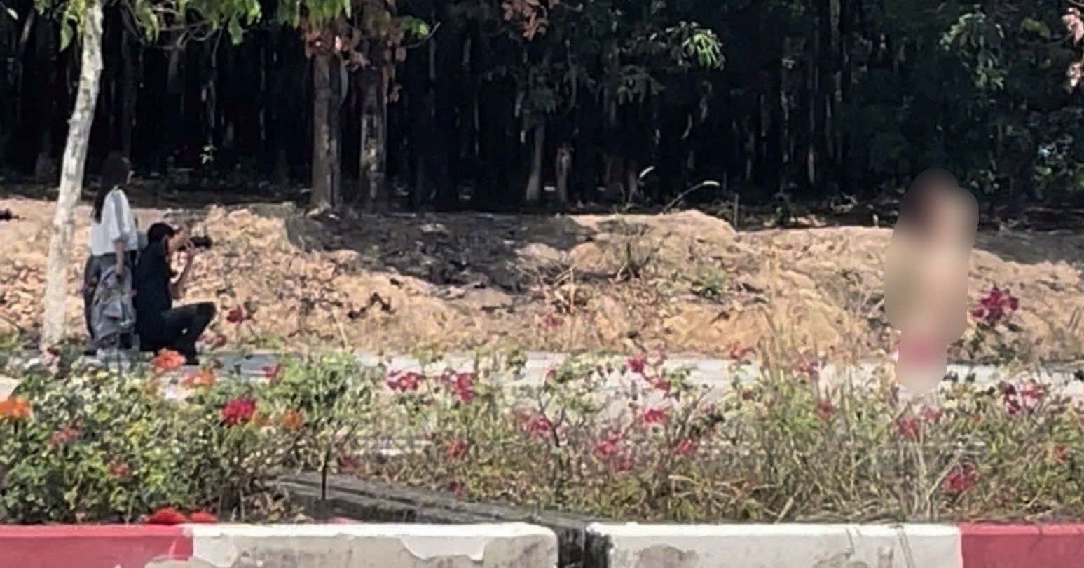 Polizei äußert sich zu Gruppe von Menschen, die auf der Straße in Binh Duong Nacktfotos machten