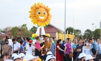 Se inauguró el Saigon Riverside Park, mucha gente acudió a ver los girasoles, dando la bienvenida con alegría al nuevo año.