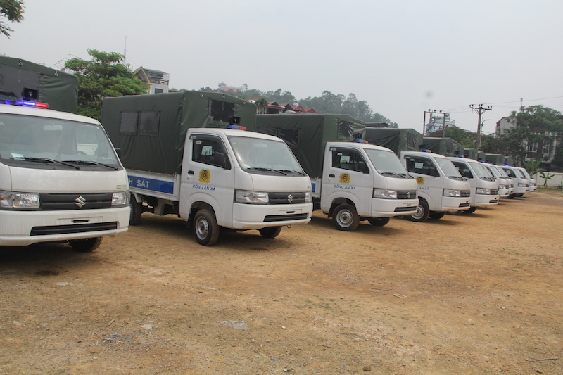 Handing over 60 cars for work to the police of communes and towns