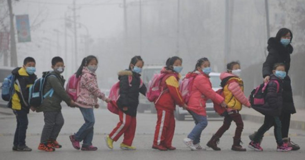 Proposal to let students stay home from school if Hanoi air pollution is at hazardous levels for 3 consecutive days