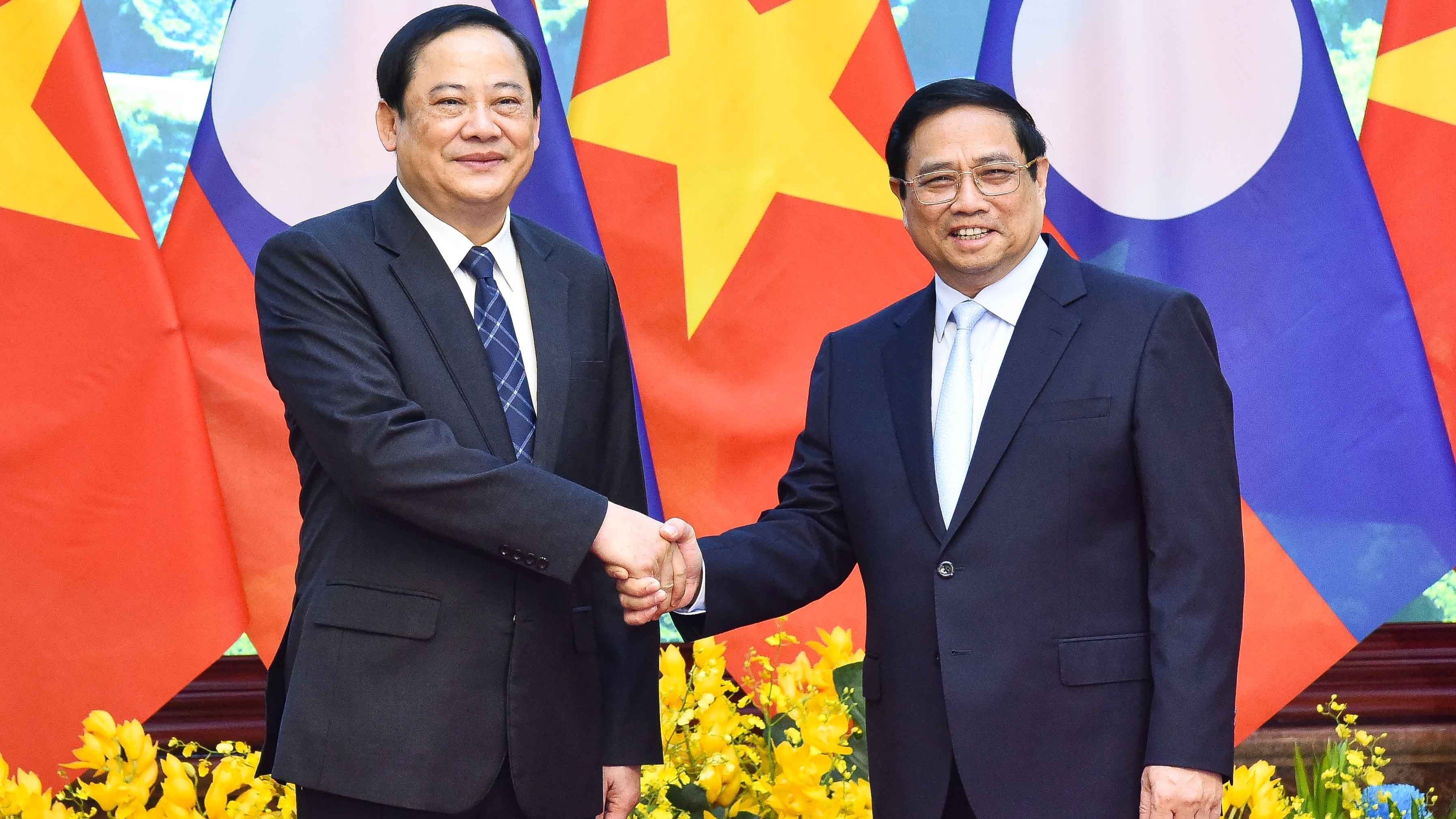 Los dos primeros ministros acordaron impulsar el proyecto de autopista que conectará las capitales de Vietnam y Laos.