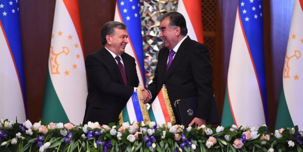 Putting aside their differences, the two Central Asian countries "hold hands" to call each other allies, developing eternal friendship.