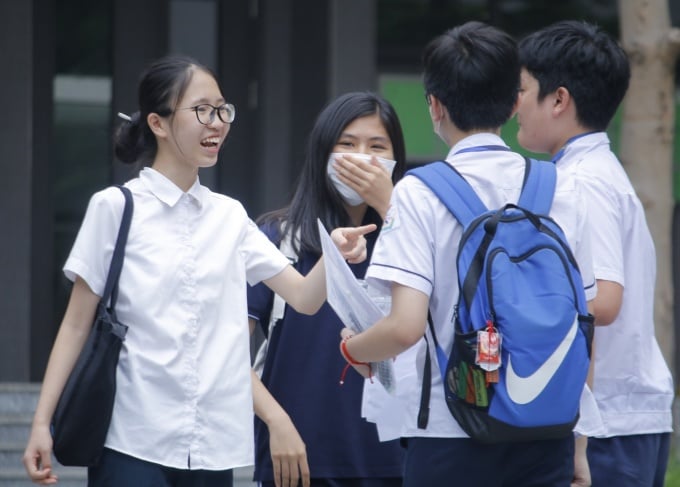 2023 年 6 月、ハノイ優秀者高等学校の 10 年生入学試験を受ける受験者。写真: タン・ハン