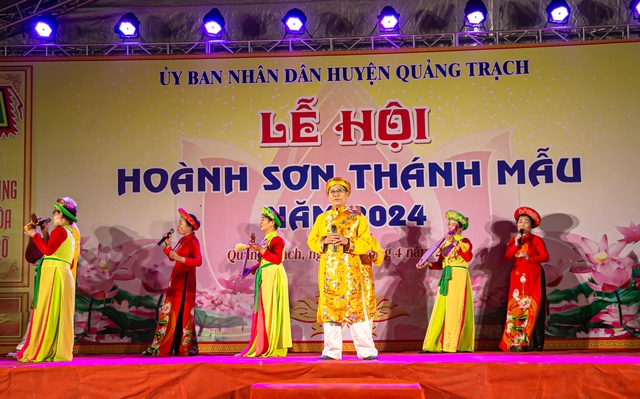 Quảng Bình: Du khách thập phương đến với lễ hội &quot;Hoành Sơn Thánh Mẫu&quot; - Ảnh 7.