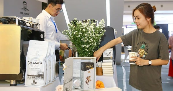 "Betrunken" vom Kaffee, erinnere dich an das Festival