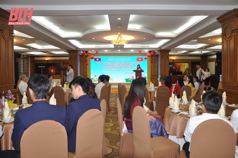 Encuentro con estudiantes laosianos en Thanh Hoa con motivo del tradicional Año Nuevo Bunpimay.