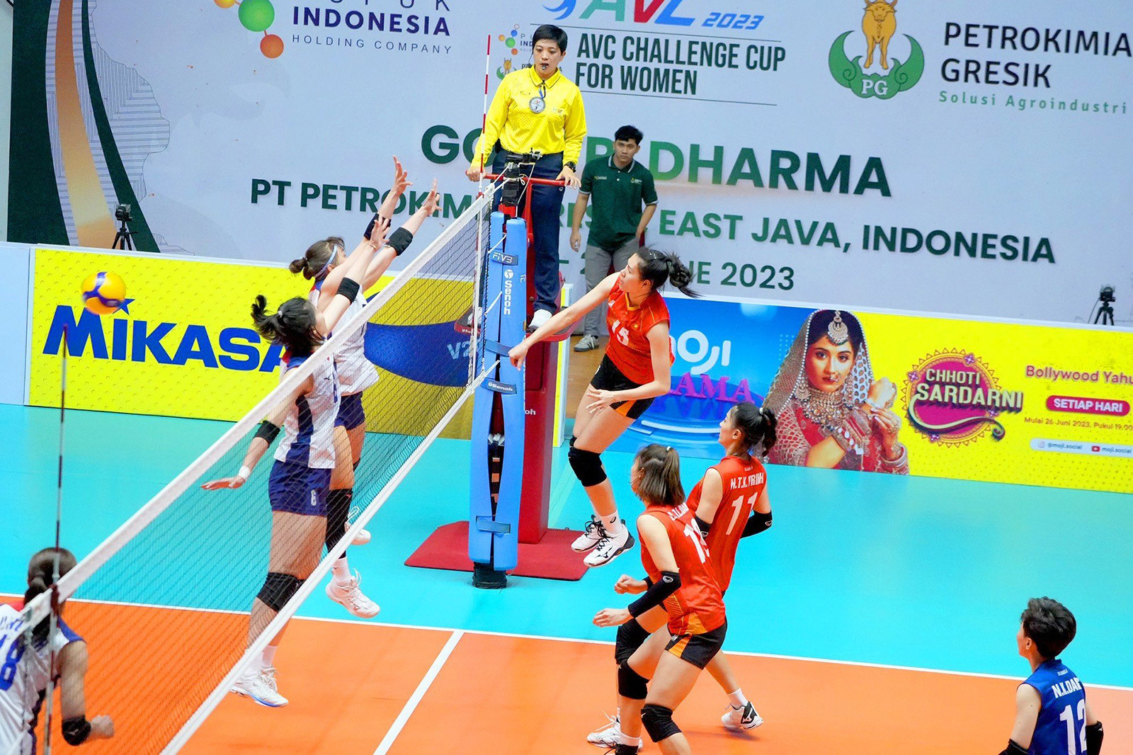 Vietnam women's volleyball team had an easy match