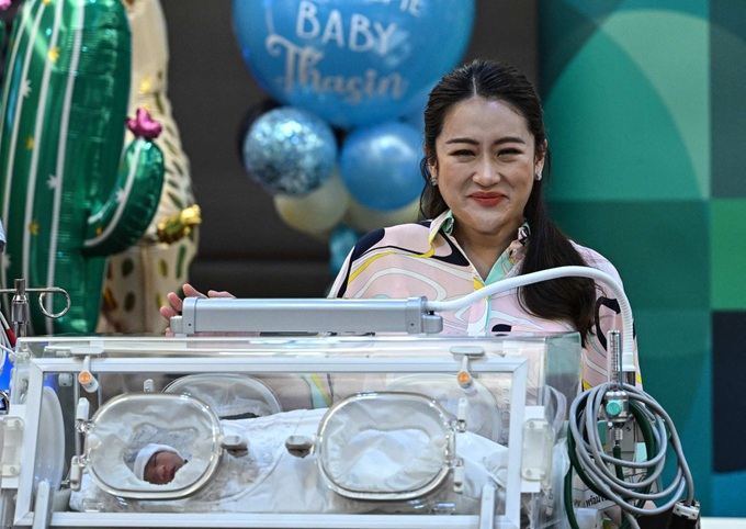 Con gái ông Thaksin tái xuất tranh cử 2 ngày sau khi sinh con - 1