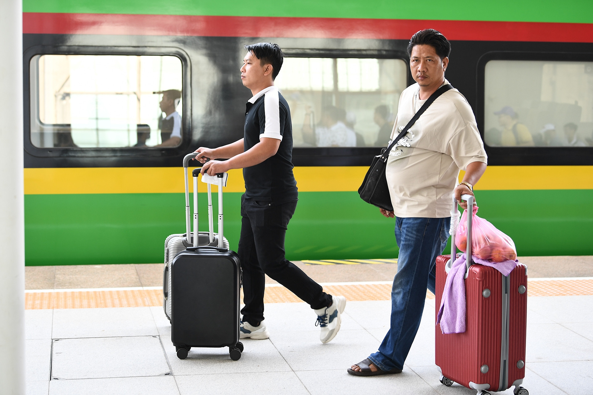 Train à grande vitesse : bureau de travail, pas de bureau à l'arrière