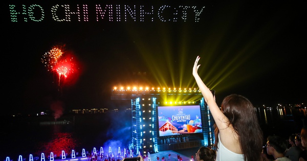 Deleite sus ojos con más de 1000 drones que actúan en el cielo nocturno de la ciudad de Ho Chi Minh.